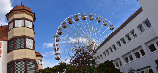 Blick vom Festzelt auf das Riesenrad Blick vom Festzelt auf das Riesenrad