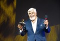 Mario Adorf auf der Bühne in Locarno mit dem Ehren-Leoparden