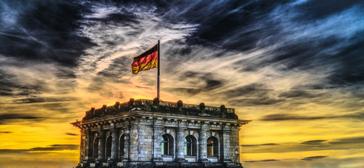 Düstere Wolken über Berlin - Da braut sich was zusammen