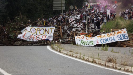 Manifestation contre l' A69 5 juillet 2025 dans le Tarn chateau de Scopont